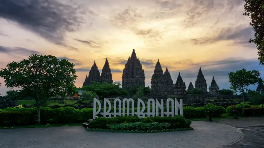 Jam Buka Candi Prambanan